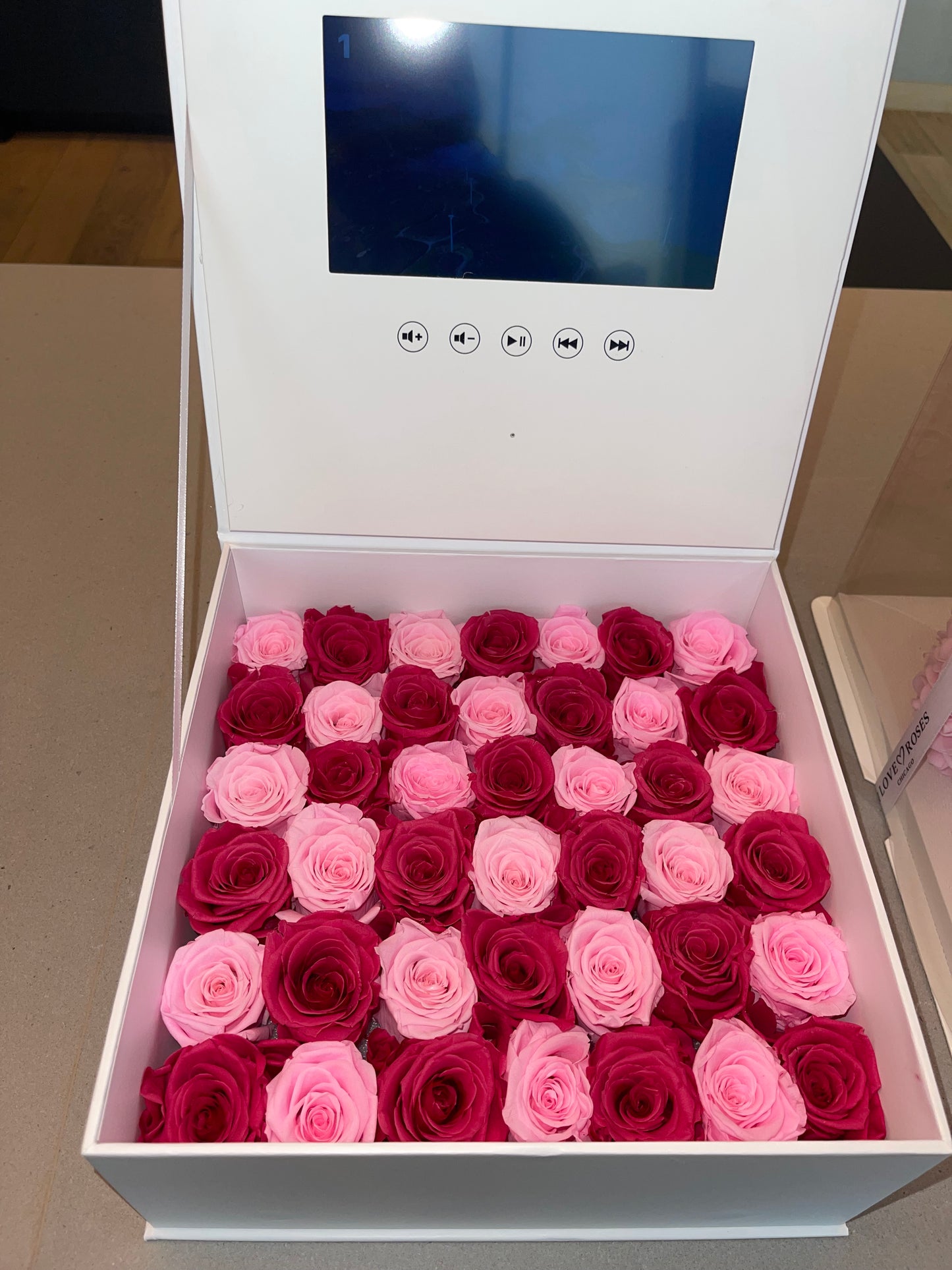 VIDEO ROSE BOX